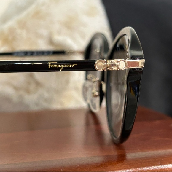 EUC Women’s Salvatore Ferragamo Black Sunglasses